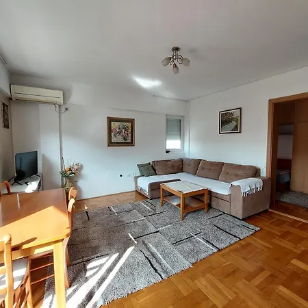 Two-bedroom With Parking Appartement